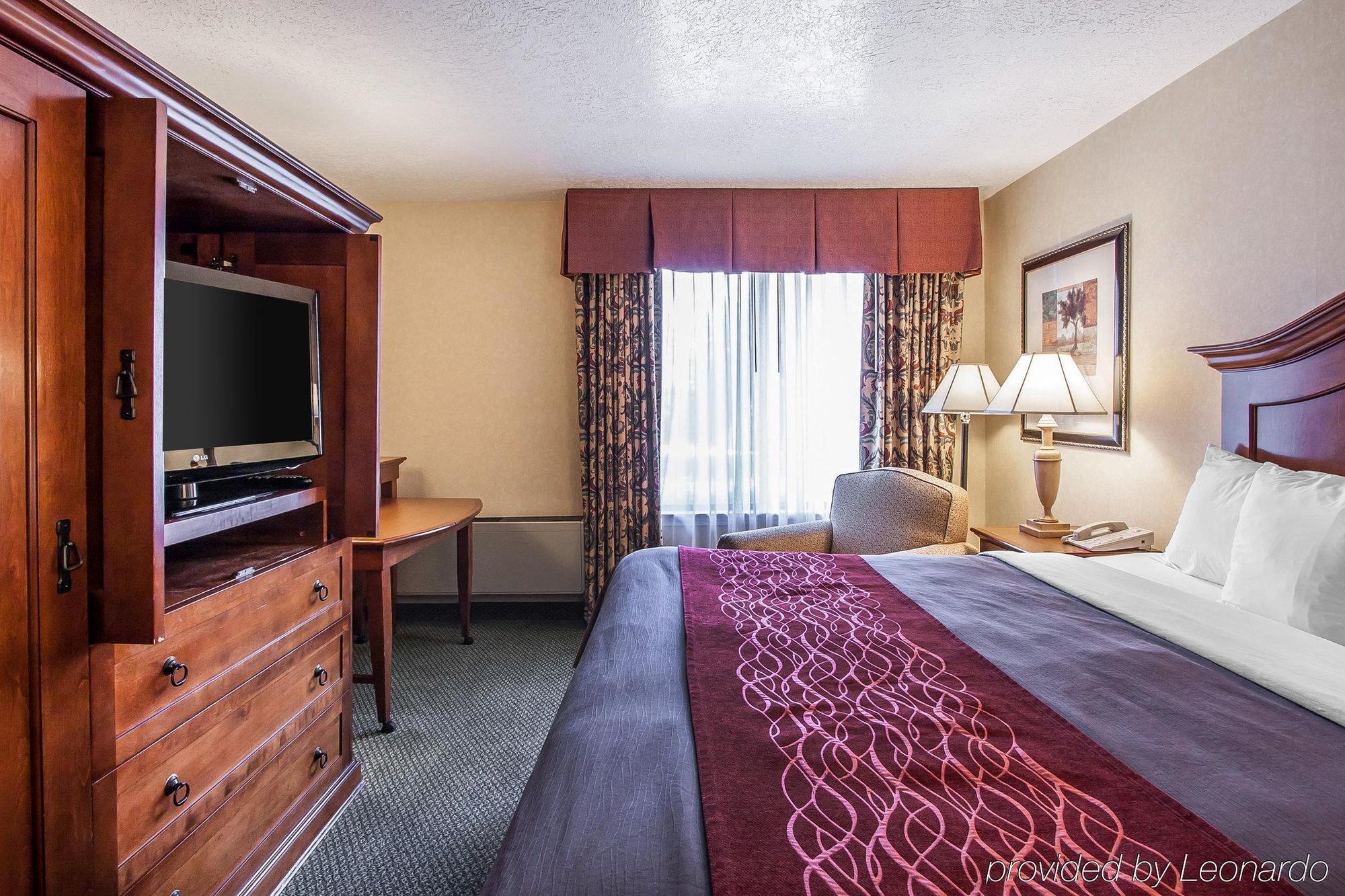 Comfort Inn Conference Center 希尔斯伯勒 外观 照片