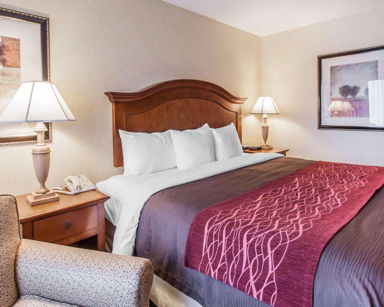 Comfort Inn Conference Center 希尔斯伯勒 外观 照片