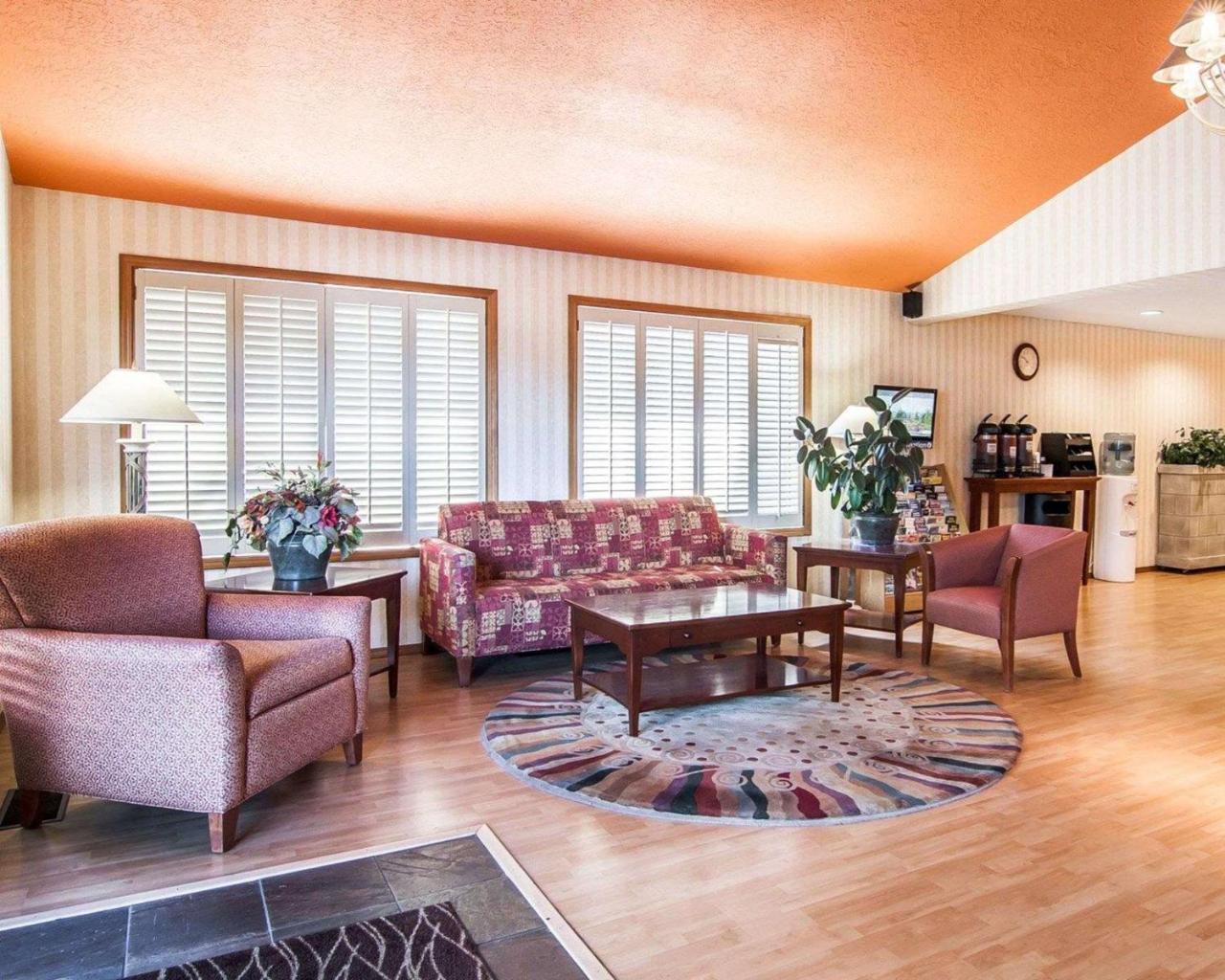Comfort Inn Conference Center 希尔斯伯勒 外观 照片