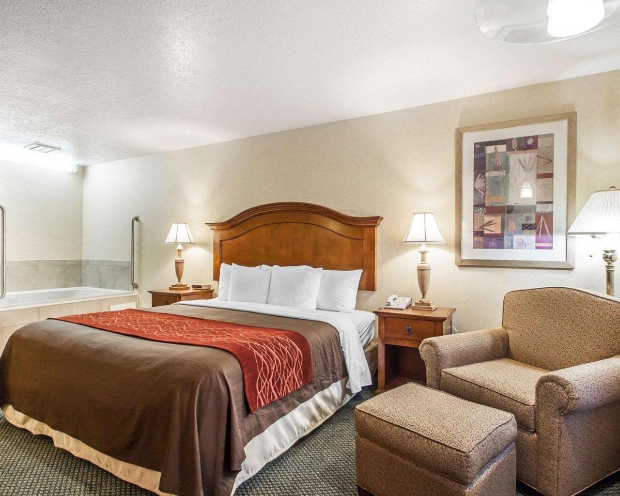Comfort Inn Conference Center 希尔斯伯勒 外观 照片