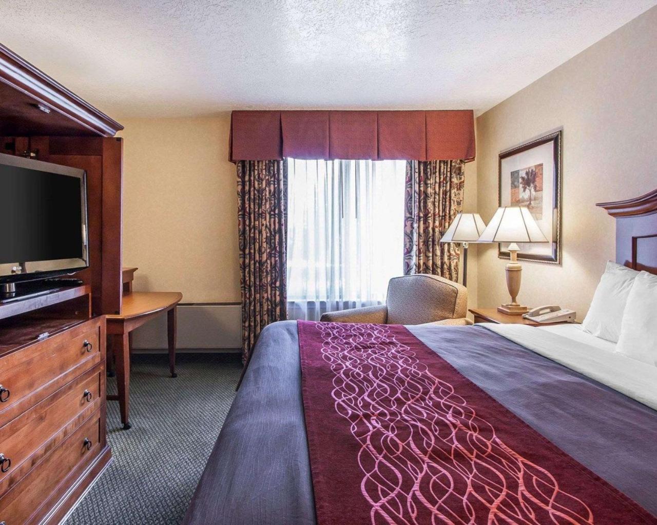 Comfort Inn Conference Center 希尔斯伯勒 外观 照片